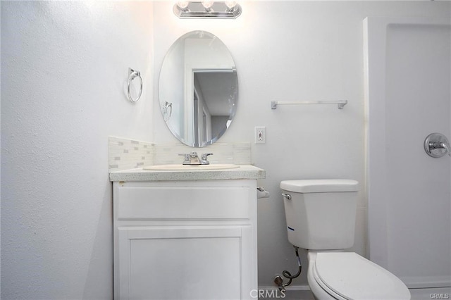 6454 Goleta Ave, Yucca Valley, CA 92284 - bathroom featuring toilet, vanity, backsplash, and a shower