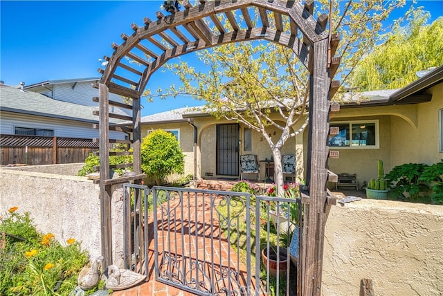 view of front of home featuring a pergola