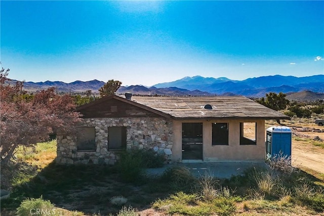 view of front of house with a mountain view