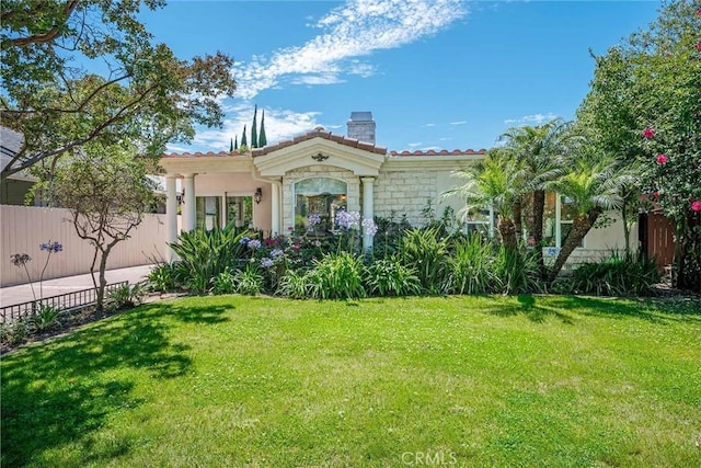 view of front facade with a front yard