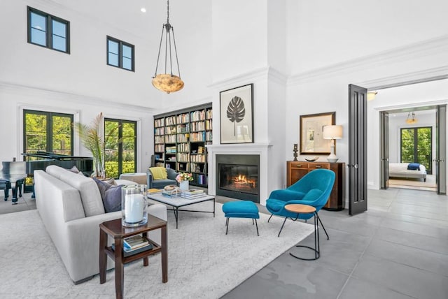 living room with ornamental molding and a towering ceiling