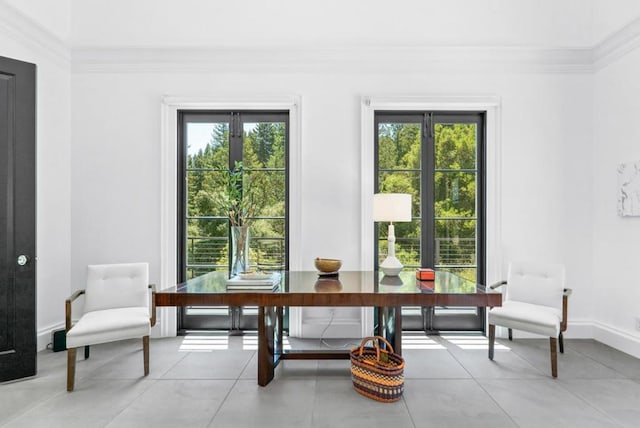 dining room with crown molding and plenty of natural light