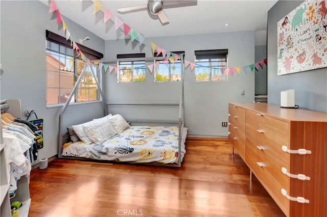 bedroom featuring light wood-style flooring and a ceiling fan