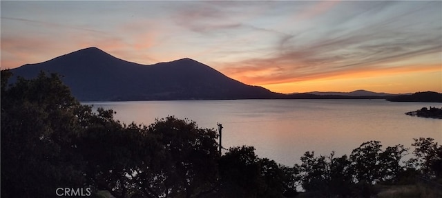 water view with a mountain view