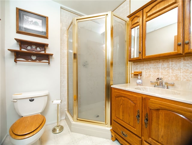 bathroom with toilet, walk in shower, vanity, and tasteful backsplash