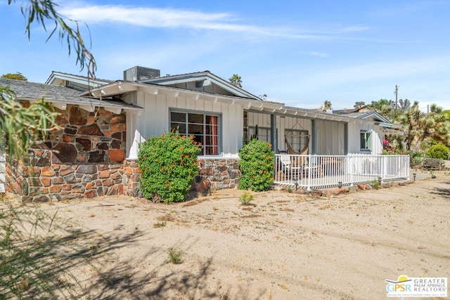 view of front of property