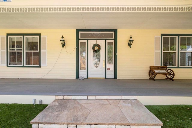 doorway to property with covered porch