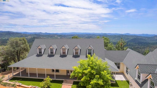 drone / aerial view featuring a mountain view