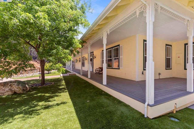 view of side of property featuring a yard