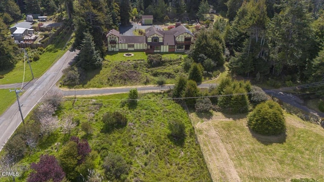 bird's eye view featuring a wooded view
