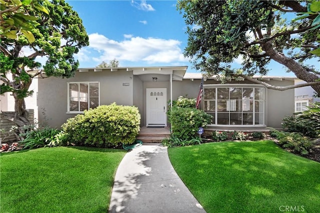 view of front of house featuring a front yard