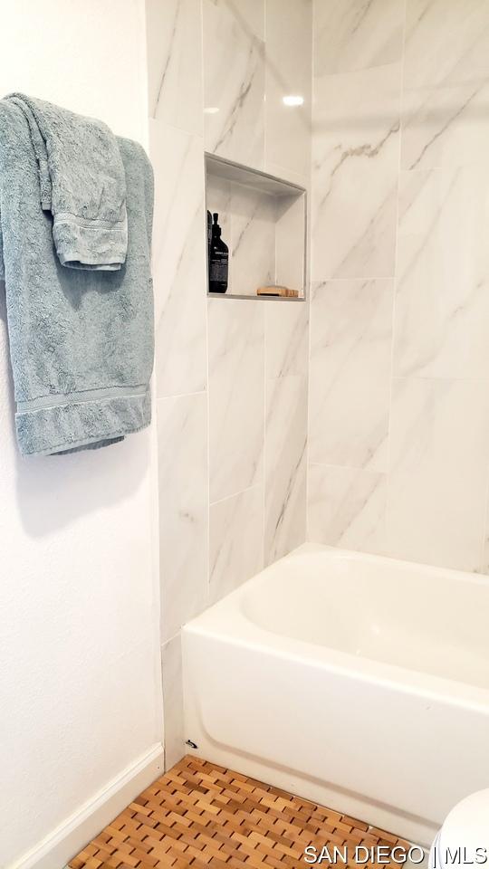 bathroom featuring toilet and a bathtub