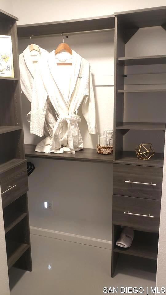 view of spacious closet