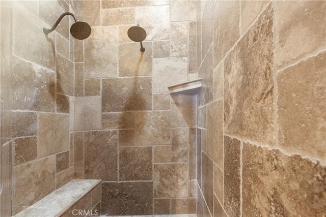 room details featuring tiled shower