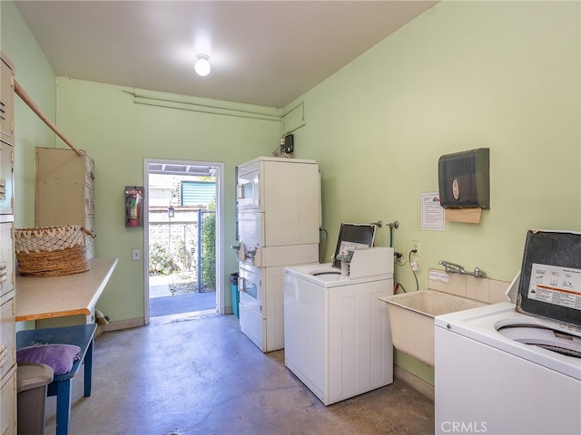 1901 Peyton Ave Unit T, Burbank, CA 91504 - clothes washing area featuring separate washer and dryer, sink, and stacked washer / drying machine