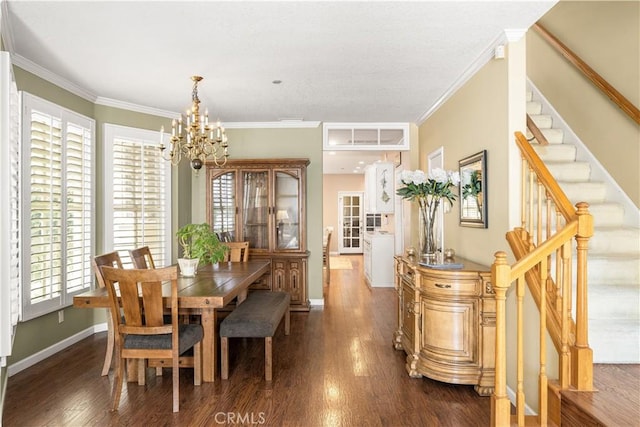 dining area featuring ornamental molding, dark wood-type flooring, and a notable chandelier