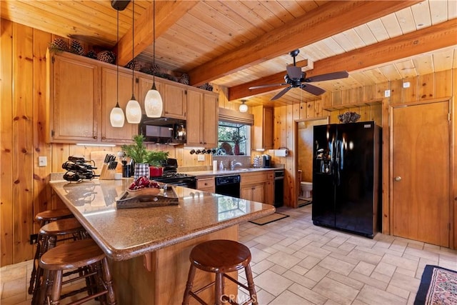 kitchen featuring black appliances, a breakfast bar, kitchen peninsula, and hanging light fixtures