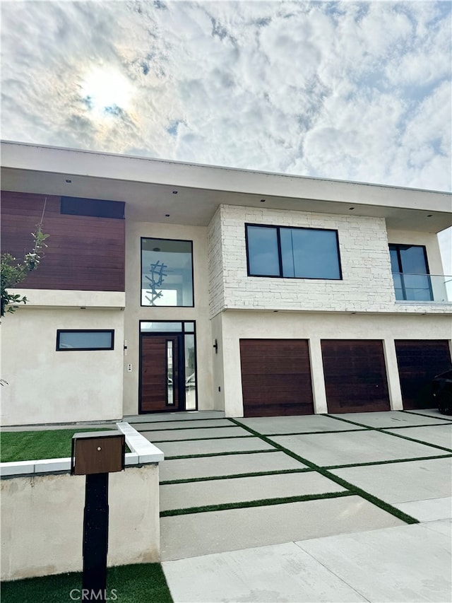 view of front facade with a garage