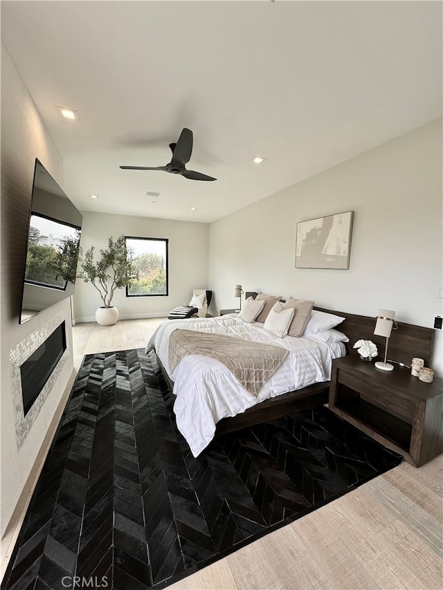 bedroom with ceiling fan