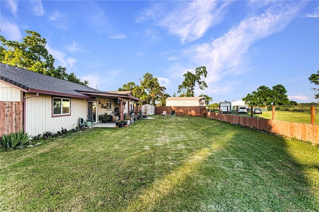 view of yard featuring a patio area