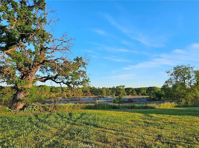 view of yard featuring a rural view