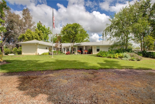 ranch-style home featuring a front lawn