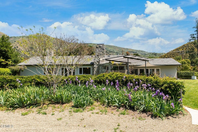 view of front of home featuring a mountain view