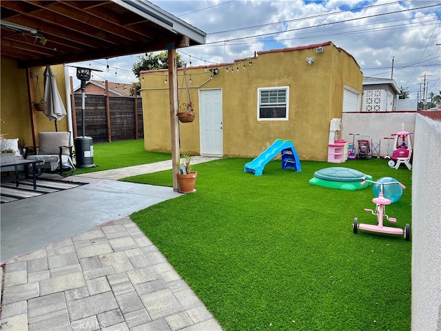 view of yard featuring a patio area