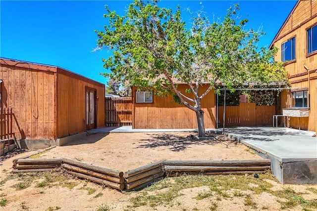 view of yard featuring fence