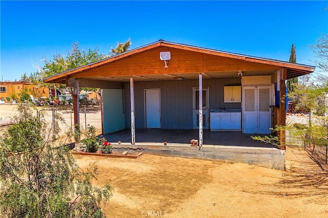 view of front of property