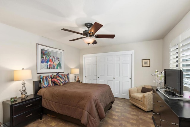 bedroom featuring ceiling fan and a closet