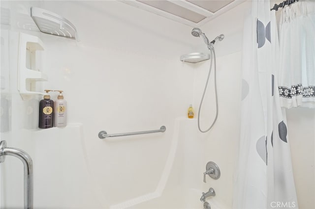 bathroom featuring shower / tub combo with curtain