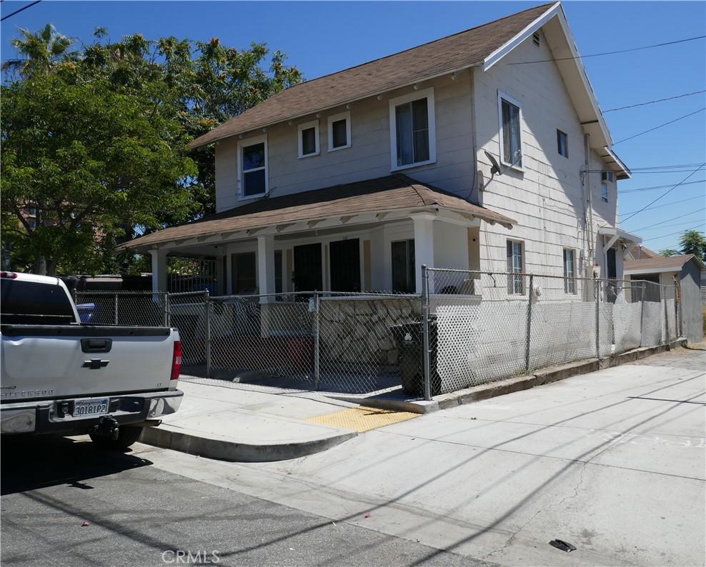 view of front of house featuring covered porch