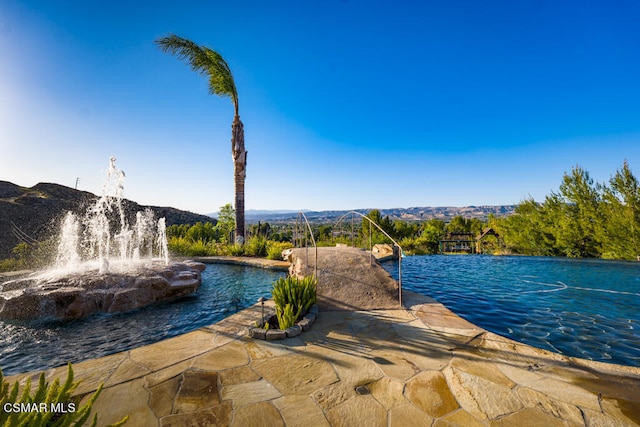 view of swimming pool