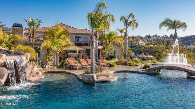 view of pool with a patio and pool water feature