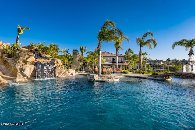 view of pool with pool water feature