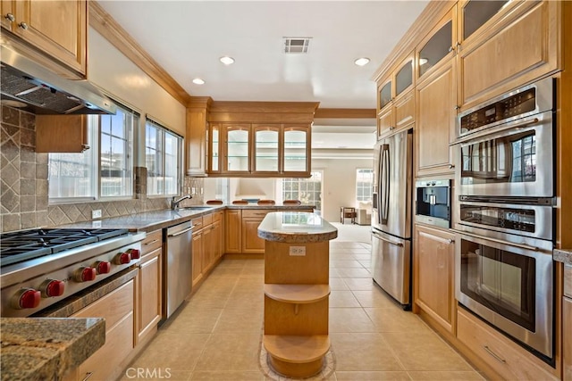 7264 W 88th Pl, Los Angeles, CA 90045 - kitchen featuring stainless steel appliances, under cabinet range hood, recessed lighting, a center island, and decorative backsplash