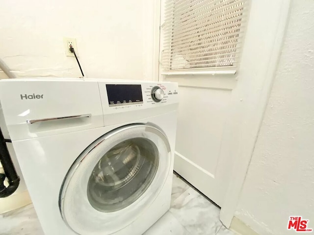 washroom featuring washer / dryer