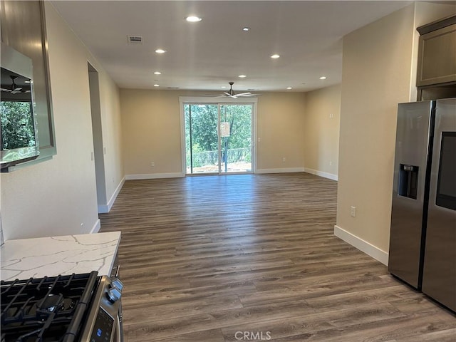 living room with dark wood-type flooring and ceiling fan