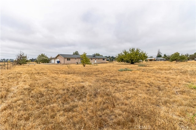 view of yard featuring a rural view