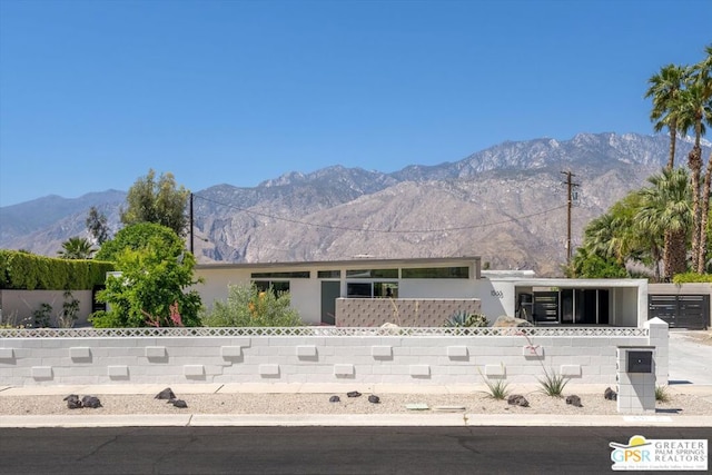 view of front of house featuring a mountain view