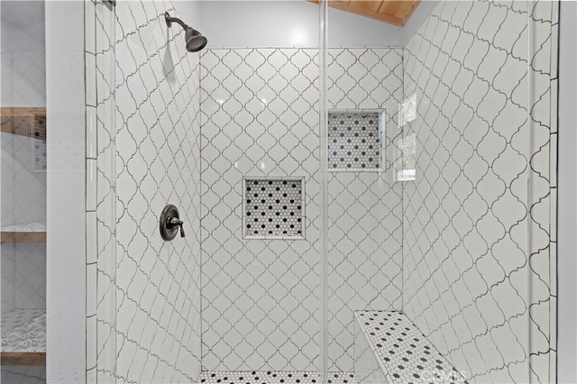 bathroom featuring tiled shower