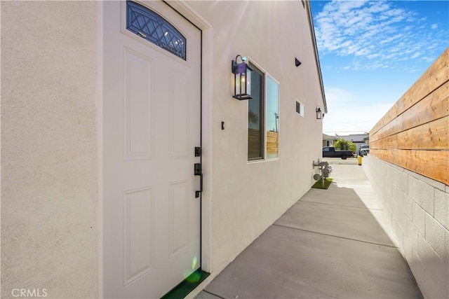 property entrance featuring stucco siding