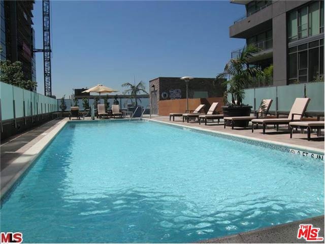 view of swimming pool