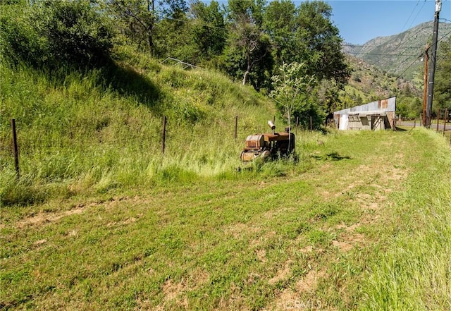 view of yard with a mountain view