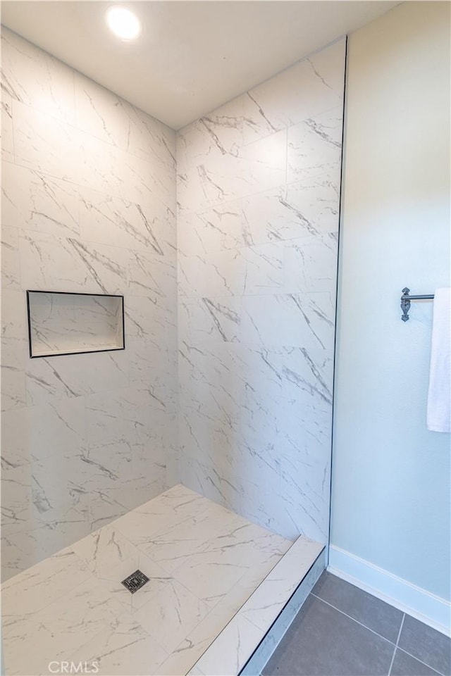 bathroom featuring a tile shower