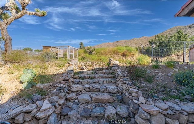 view of yard with a mountain view