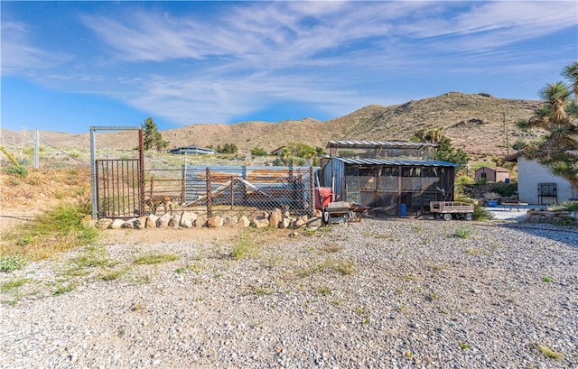 view of yard with a mountain view