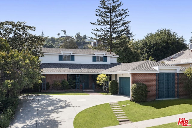 front facade with a front yard