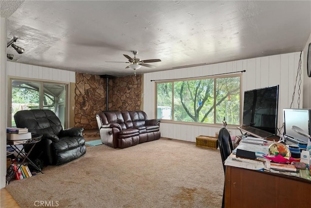 carpeted living room with ceiling fan